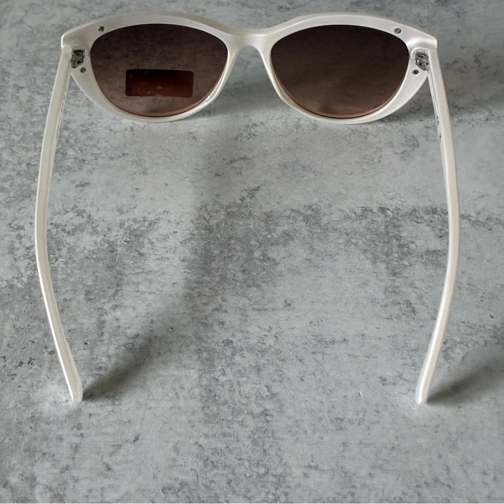 GUESS Pearl White Cat Eye Sunglasses Rose Gold Stud Detail NEW